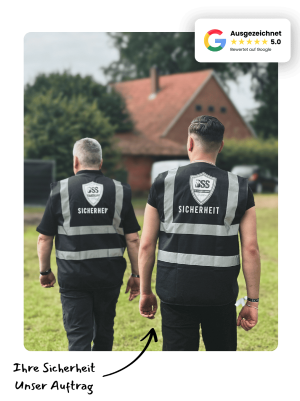 Sicherheitsdienst-Mitarbeiter auf einer Wiese